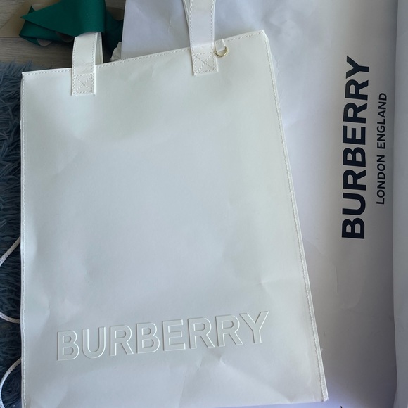 Burberry bag for women. - Picture 1 of 1